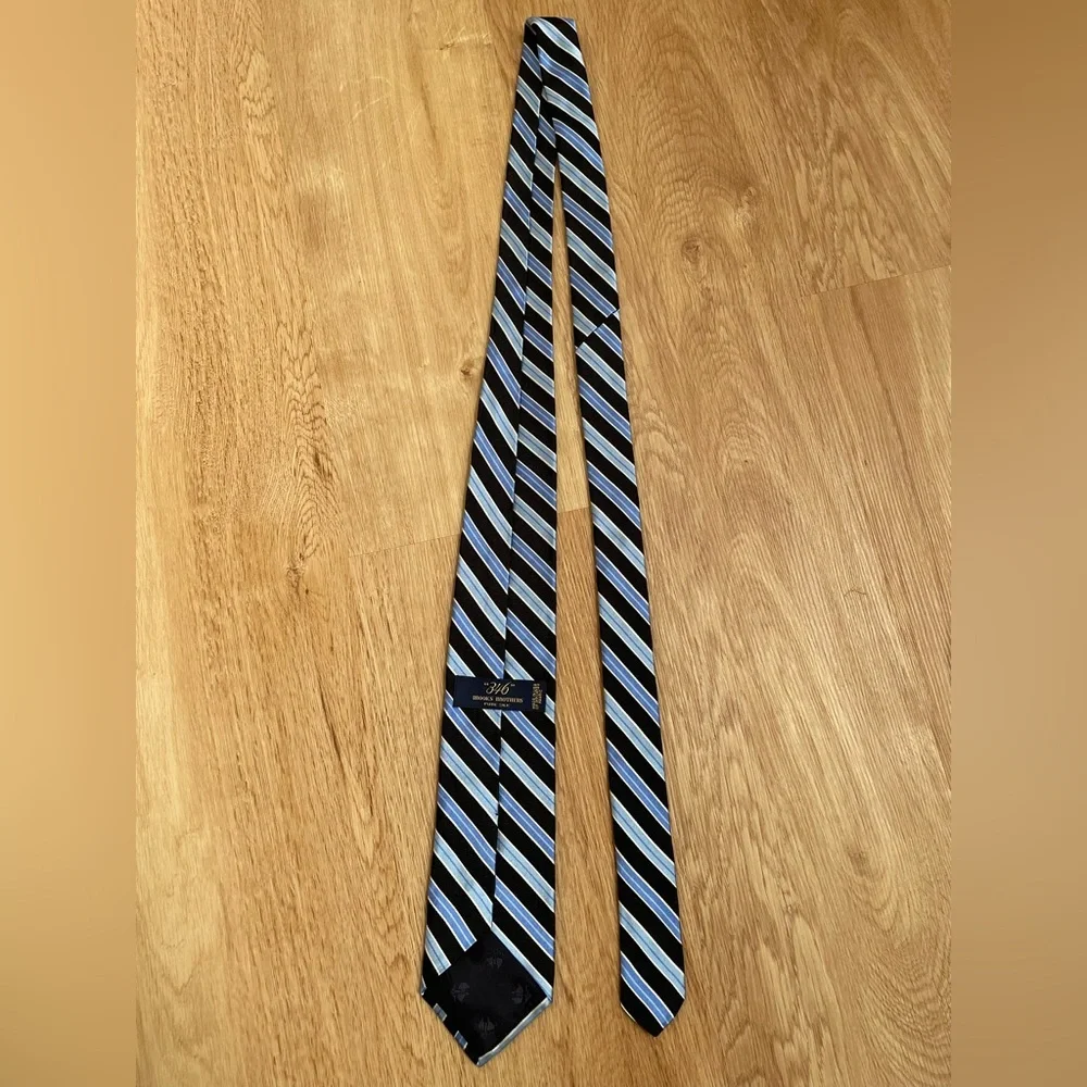 Brooks Brothers silk tie 346 classic preppy blue stripes